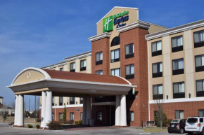 Holiday Inn Express Pratt, an IHG Hotel